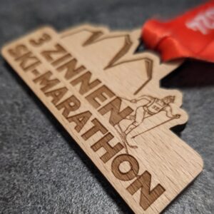custom 3 zinnen - 3 peaks ski marathon medal made of laser cut and engraved natural wood with personalized sublimation ribbon side view