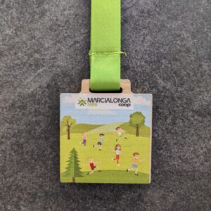 custom marcialonga running medal in natural fsc wood with uv printing with personalized sublimation ribbon